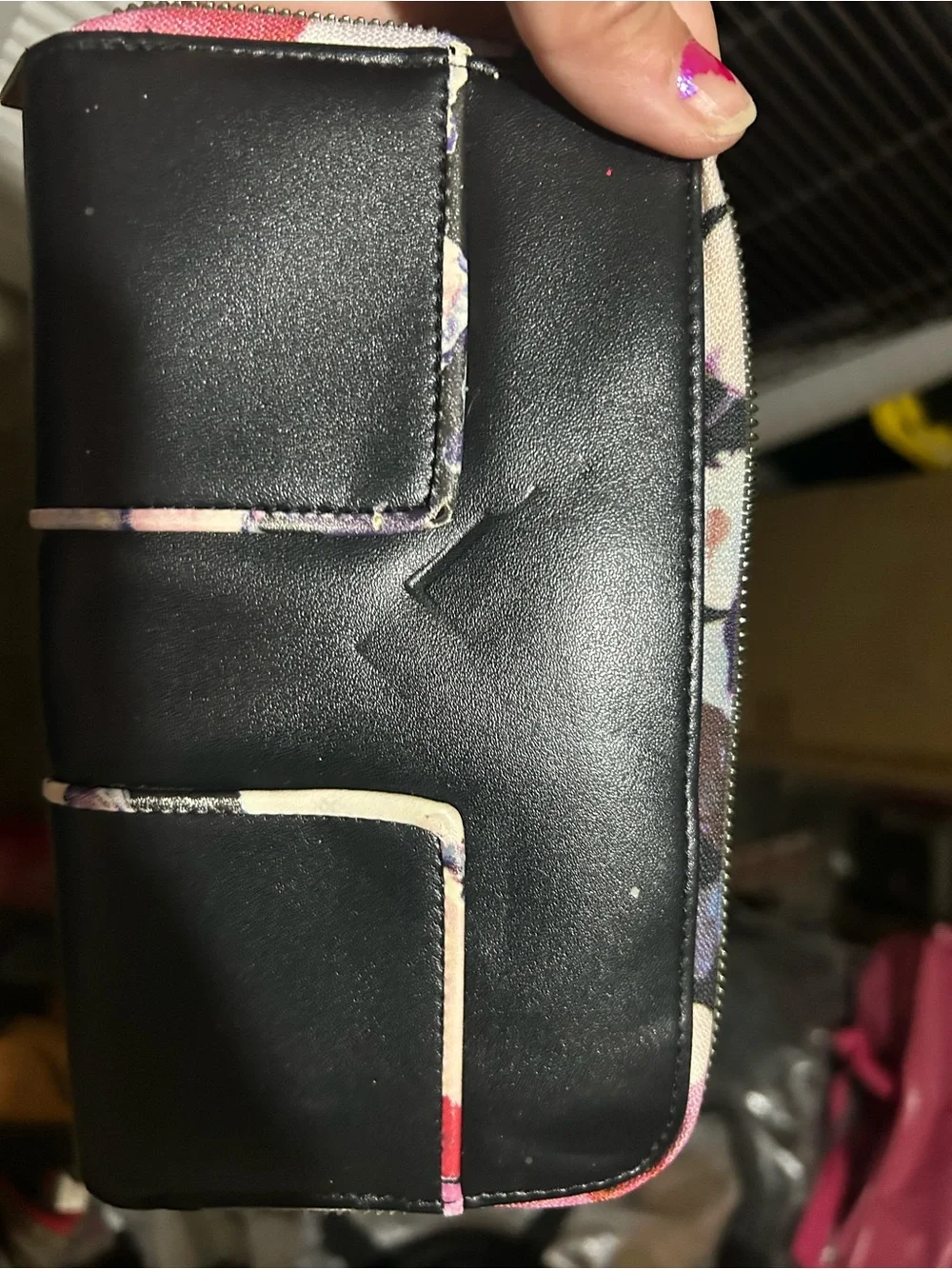 TaylOR Brooke Black Leather Zip Wallet
